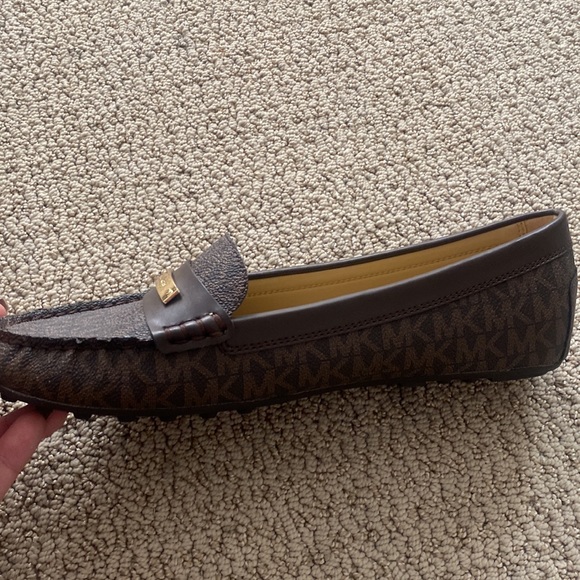 Micheal Kors Loafers Size 8.5 - Picture 2 of 6